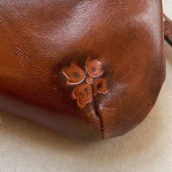 Like New!!! Patricia Nash Leather Snap Wristlet with Registration Card - Picture 2 of 12